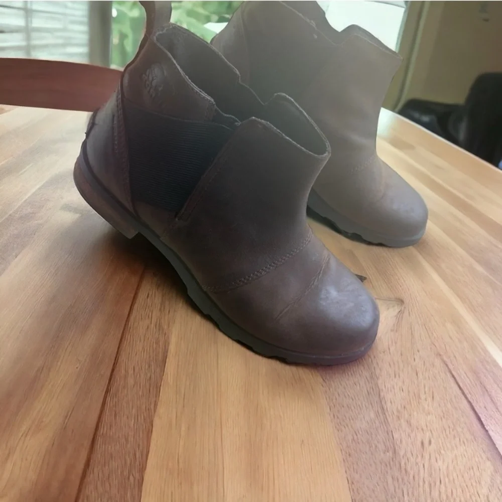 Sorel Waterproof Suede Ankle Boots with Tread in Brown size 8 - Picture 1 of 10